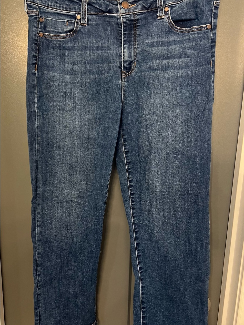 Liverpool Jeans Company Dark Blue Denim capris size 12/31.